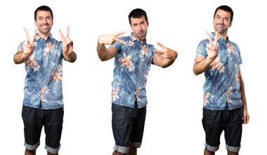 Yakışıklı adam zafer jest yapma çiçek forması ile ayarla