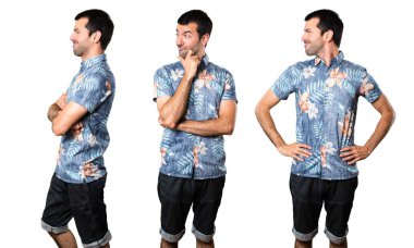 Çiçek gömlek yanal seyir yakışıklı adamla kümesi