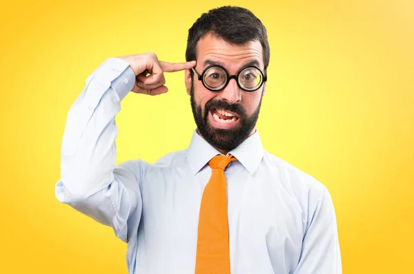 Homme Drôle Avec Des Lunettes Faire Geste Fou Sur Fond — Photo