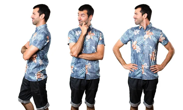 Çiçek gömlek yanal seyir yakışıklı adamla kümesi