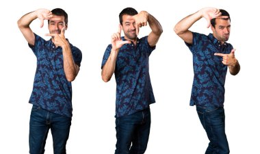 Esmer adam onun parmaklarıyla odaklanarak kümesi