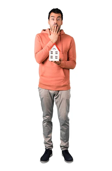 Ganzkörper Eines Mannes Rosa Sweatshirt Der Ein Kleines Haus Auf — Stockfoto