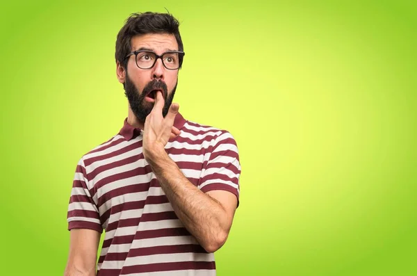 Homme Avec Des Lunettes Faisant Geste Suicide Sur Fond Coloré — Photo