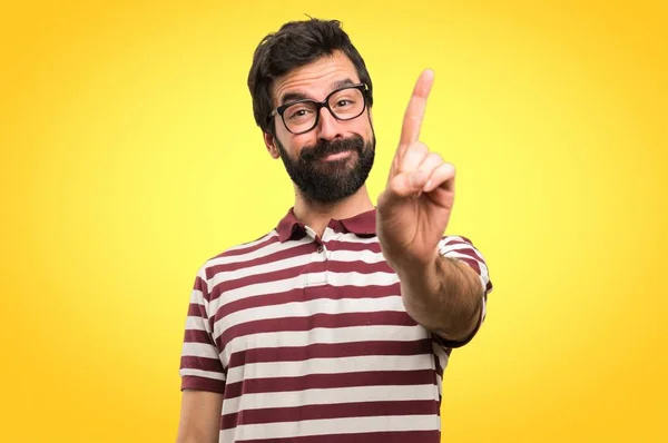 Hombre Con Gafas Contando Uno Sobre Fondo Colorido — Foto de Stock