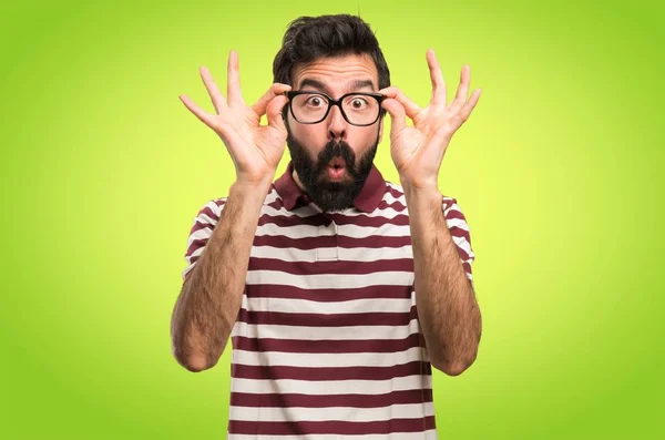 Man Glasses Showing Something Colorful Background — Stock Photo, Image