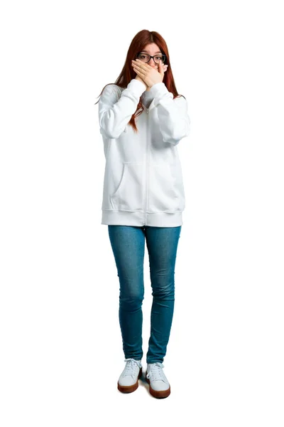 Jonge Roodharige Meisje Een Stedelijke Witte Sweatshirt Met Bril Die — Stockfoto