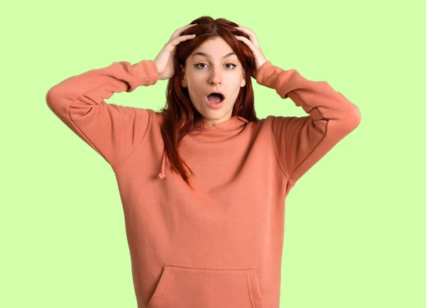 Young Redhead Girl Pink Sweatshirt Surprise Shocked Facial Expression Gaping — Stock Photo, Image