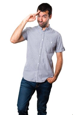 Yakışıklı adam izole beyaz arka plan üzerinde selamlayan