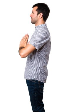 Zen pozisyonda izole beyaz zemin üzerine yakışıklı adam