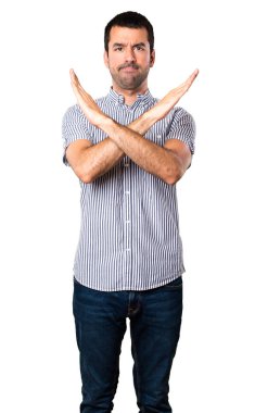 Yakışıklı adam izole beyaz arka plan üzerinde hiçbir hareketi yapma