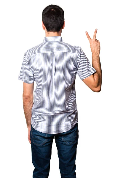 Yakışıklı adam iki izole beyaz zemin üzerine sayma