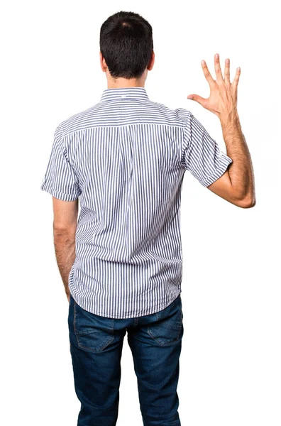 Yakışıklı adam beş izole beyaz zemin üzerine sayma