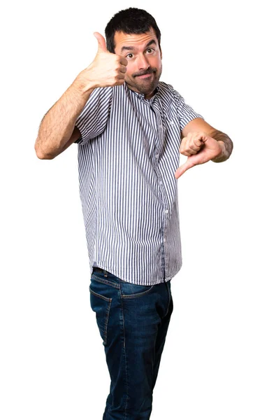 Bonito Homem Fazendo Bom Mau Sinal Fundo Branco Isolado — Fotografia de Stock