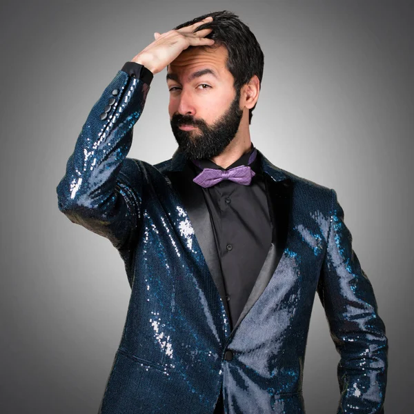 Hombre Guapo Con Chaqueta Lentejuelas Sobre Fondo Gris —  Fotos de Stock