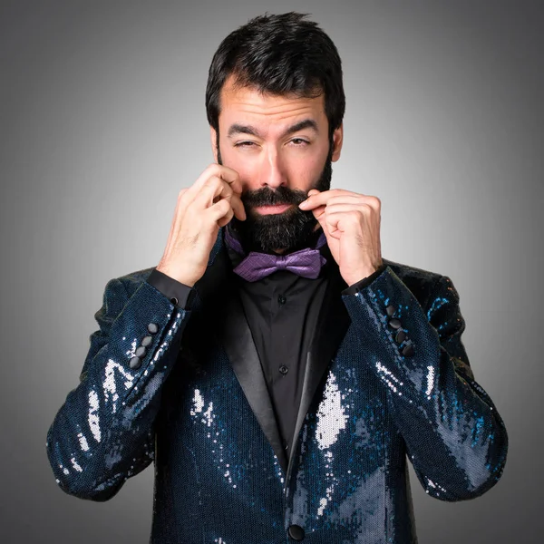 Payet ceket gri arka plan üzerinde olan yakışıklı adam