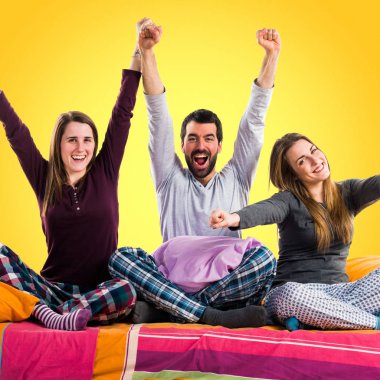 Yatakta şanslı insanlar