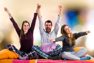 Yatakta şanslı insanlar