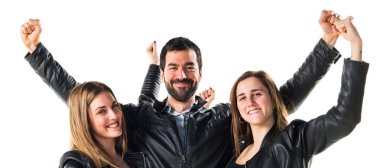 Üç arkadaş birlikte poz 