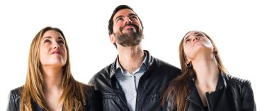 Üç arkadaş birlikte poz 