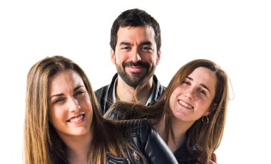 Siyah deri ile üç arkadaş