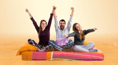 Yatakta şanslı insanlar