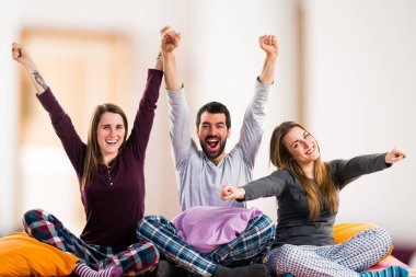 Yatakta şanslı insanlar