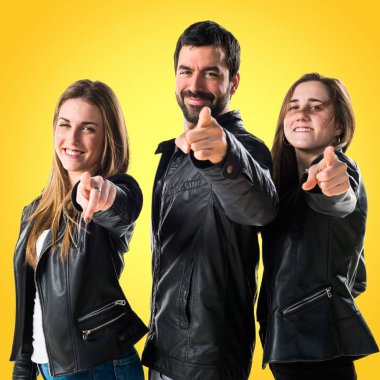 Arkadaşlar açık için işaret