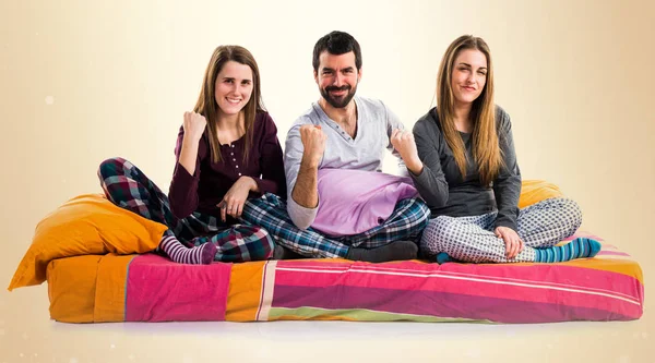 Yatakta şanslı insanlar