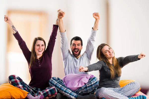 Yatakta şanslı insanlar