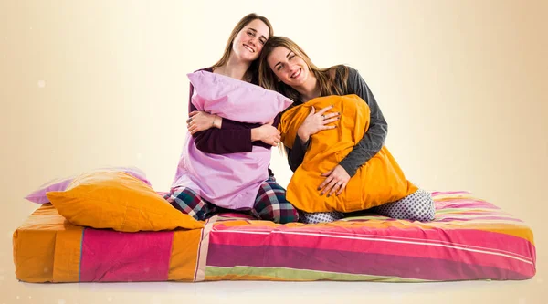 Happy Sisters Playing Bed — Stock Photo, Image