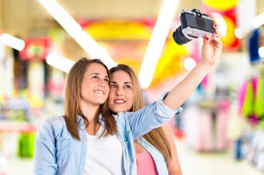 Beyaz arka plan üzerinde çekim kız 