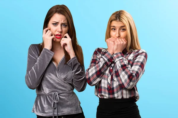 Frightened Two Friends Colorful Background — Stock Photo, Image
