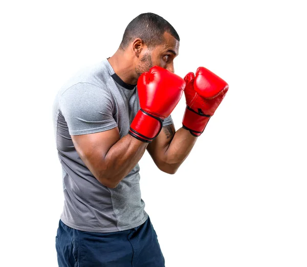 Forte Homem Esporte Com Luvas Boxe Posição Defesa Sobre Fundo — Fotografia de Stock