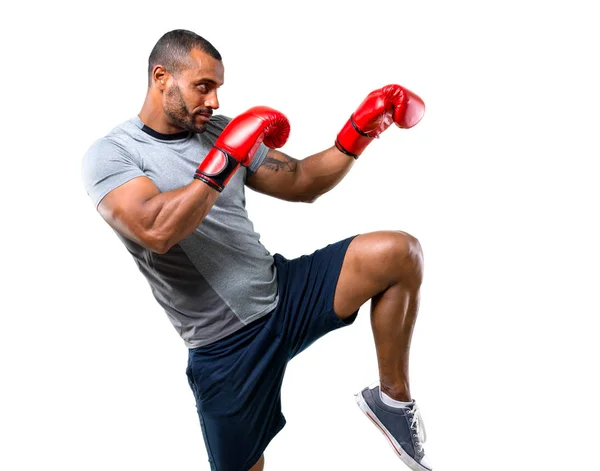 Hombre Deportivo Fuerte Con Guantes Boxeo Luchando Sobre Fondo Blanco — Foto de Stock