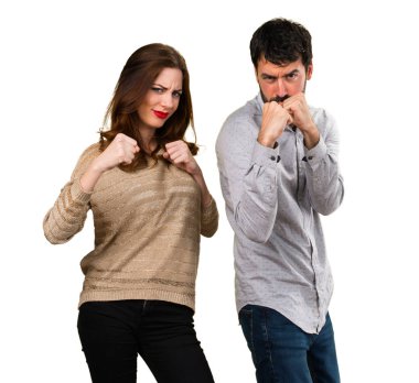 Bir yumruk veren genç çift