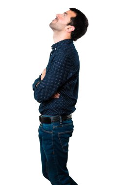 Yakışıklı adam izole beyaz arka plan üzerinde seyir