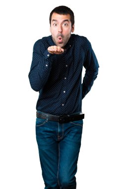 İzole beyaz arka plan üzerinde dans deli yakışıklı adam