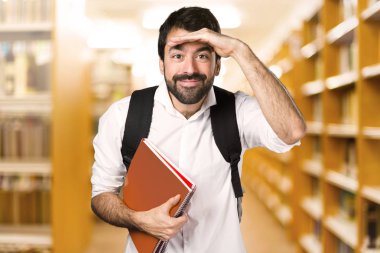 Bir şey ufuk Kitaplığı'nda gösterilen öğrenci adam