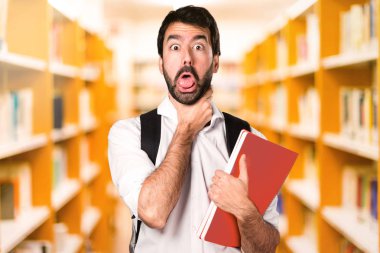 Kendini ufuk Kitaplığı'nda boğulan öğrenci adam