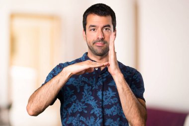 Esmer adam yapma zaman aşımı jest oda içinde