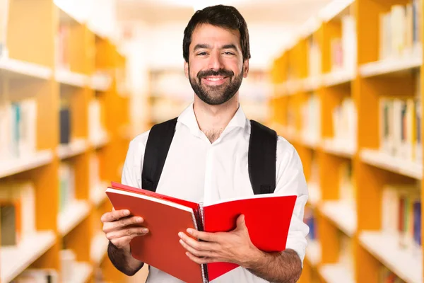 Defter ufuk Kütüphane üzerinde olan öğrenci adam