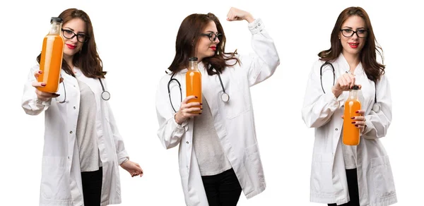 Набір Доктора Жінка Тримає Апельсиновий Сік — стокове фото