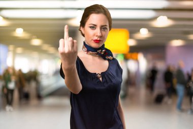 Güzel hostes yapım boynuz jest Havaalanı içinde