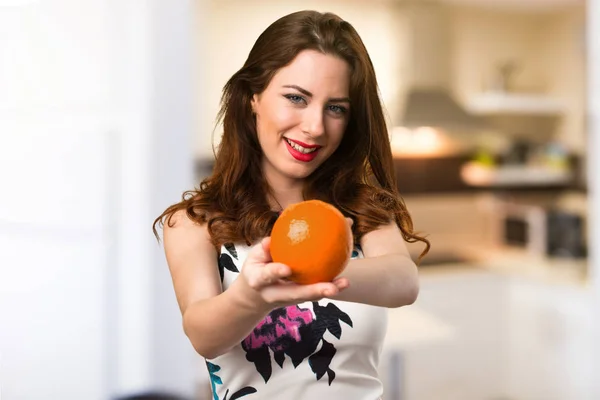 Happy Beautiful Young Girl Holding Oranges Unfocused Background — Stock Photo, Image