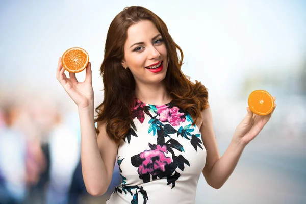 Beautiful Young Girl Holding Oranges Unfocused Background — Stock Photo, Image