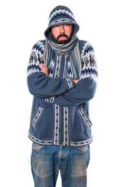 Kış giysileri ile üzgün adam