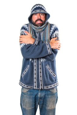 adam kış giysileri ile dondurma