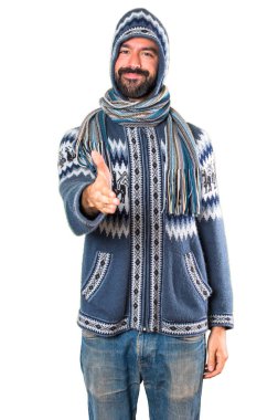 Adamla bir anlaşma yapmadan kış giysileri