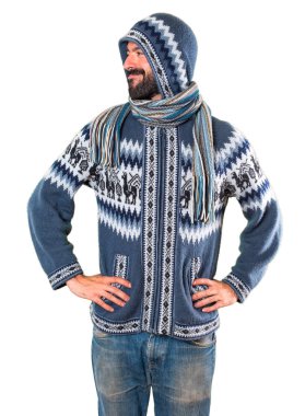 Kış giysileri yanal arayan adam