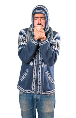 Adam çok öksürük kış giysileri ile